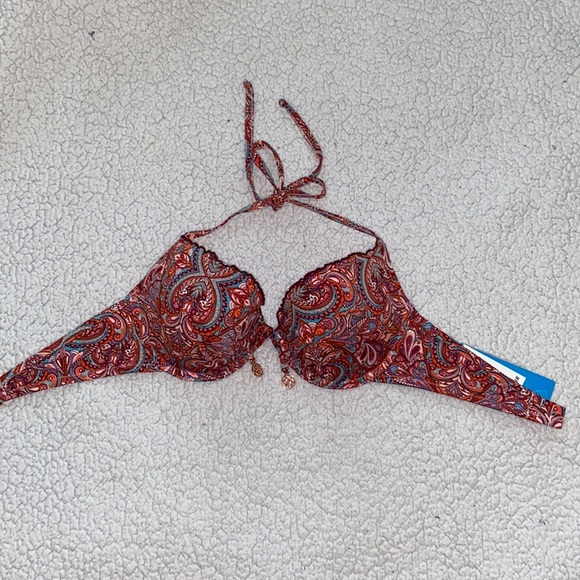 Bikini - Picture 2 of 10